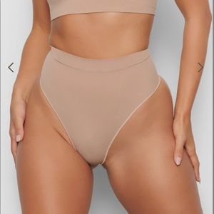 SKIMS Shapewear - Sculpting Mid Waist Thong